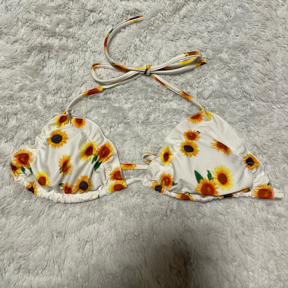 💛🌻NWOT Sunflower Padded Triangle Ruffle Bikini Top